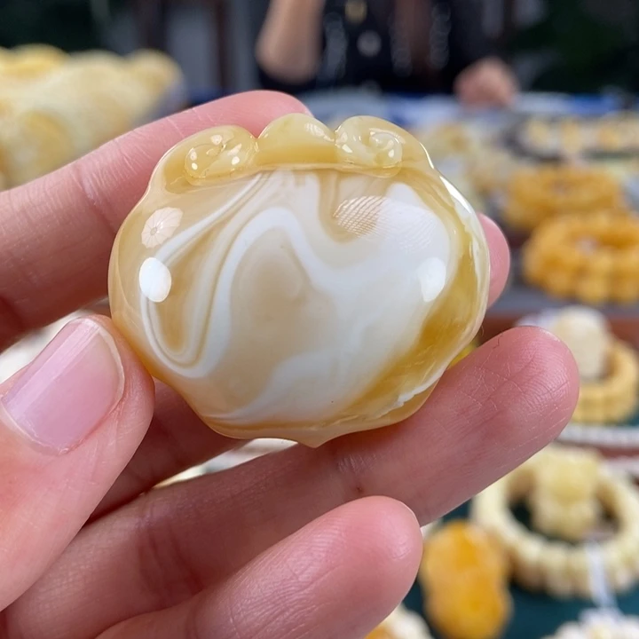 琥珀未镶嵌珠宝奇石14.57妖花白蜡如意锁