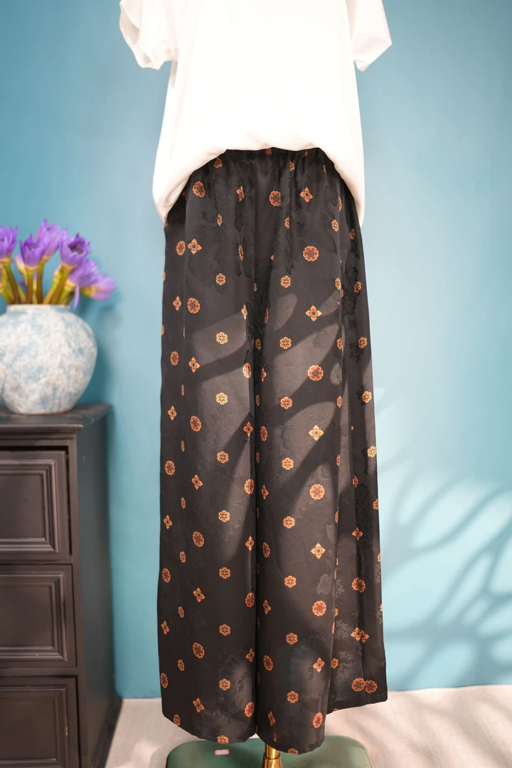 K032.黑色宝箱裤