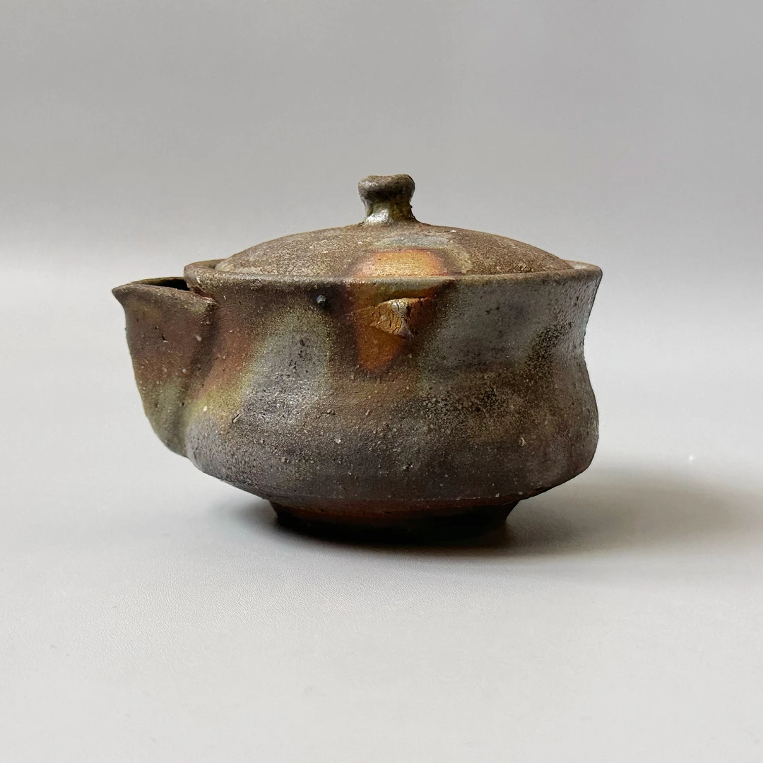 小山末广作.宝瓶容量220.日本备前烧宝瓶