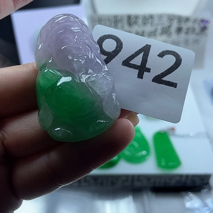 翡翠未镶嵌吊坠(赠链)