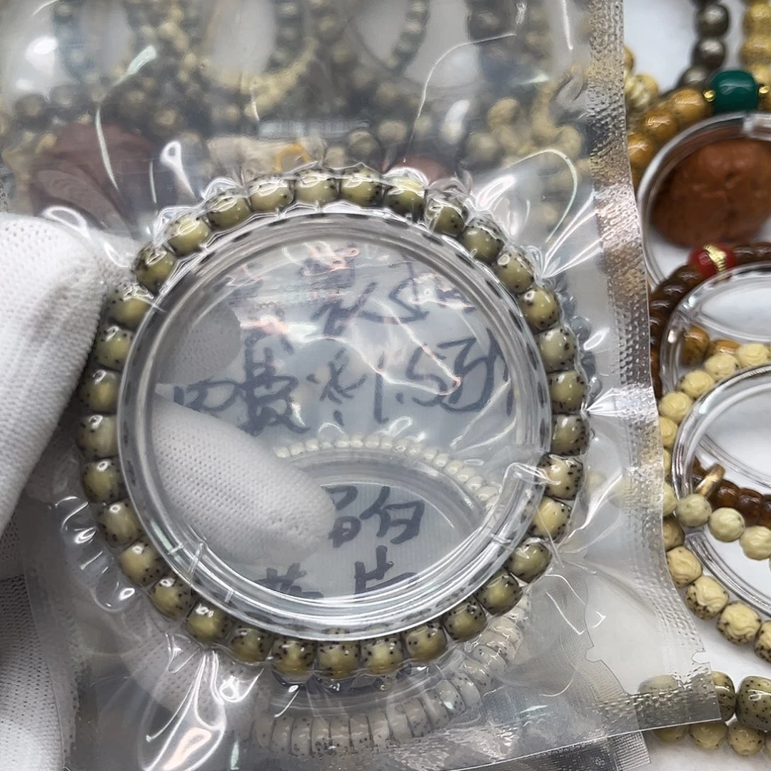 吊坠星月菩提绿包白河豚