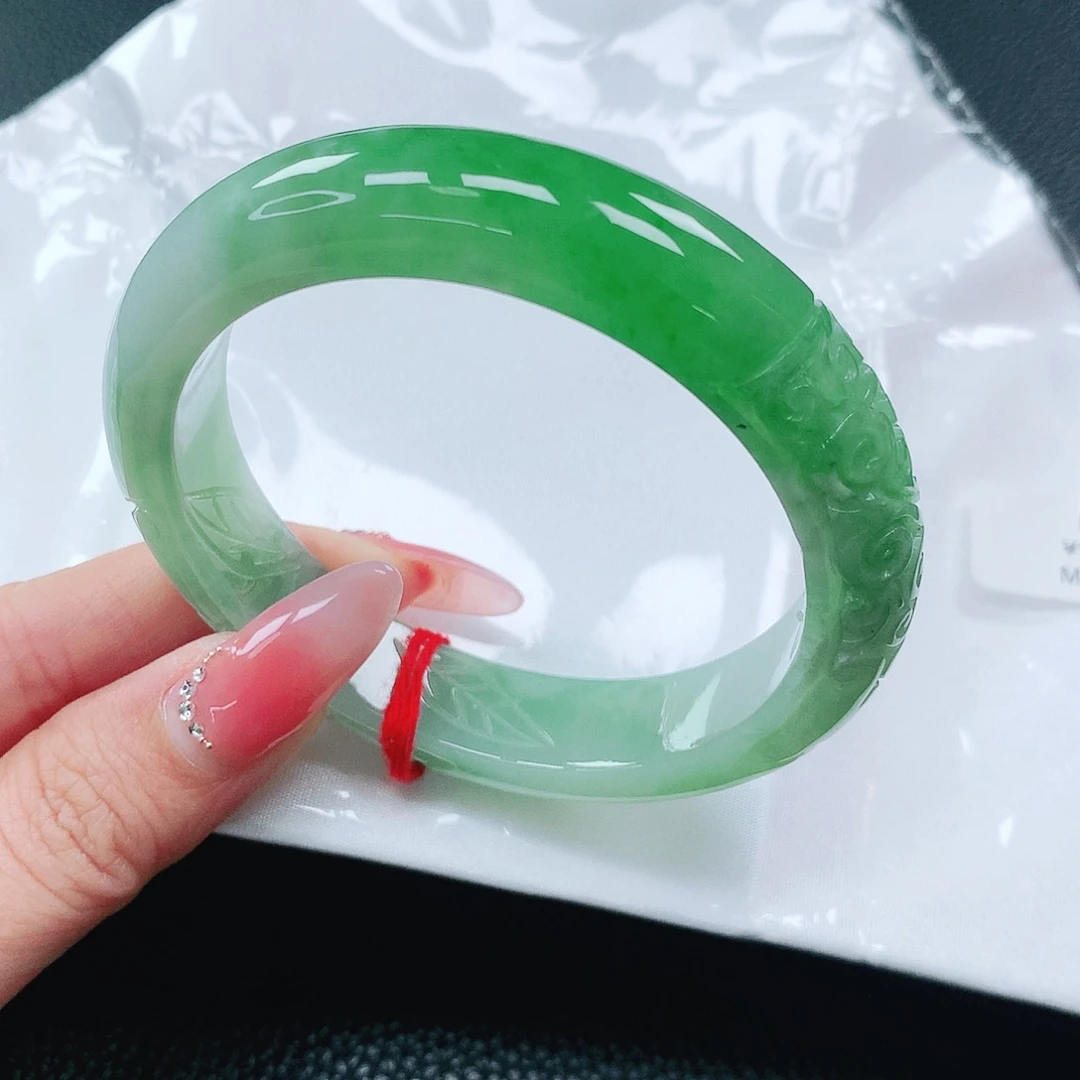 翡翠手镯未镶嵌57圈