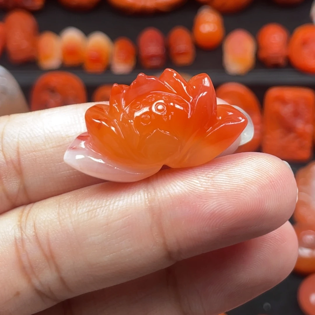南红玛瑙未镶嵌莲花