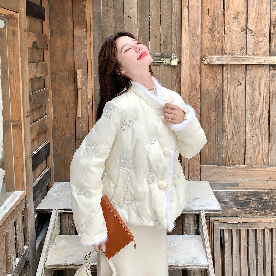 白色钉珠刺绣毛毛拼接90绒羽绒服女冬季2025年新款短款国风新中式