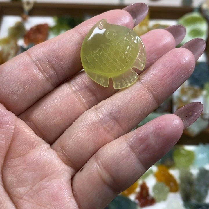 未镶嵌蛇纹石玉吊坠
