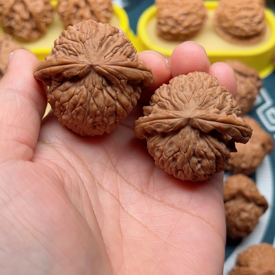 【闪购商品】桃木文玩核桃手把件41球白