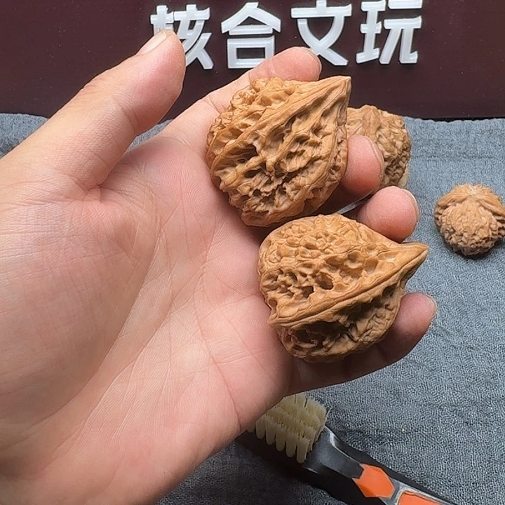 邹***帅文玩核桃吊坠火苗