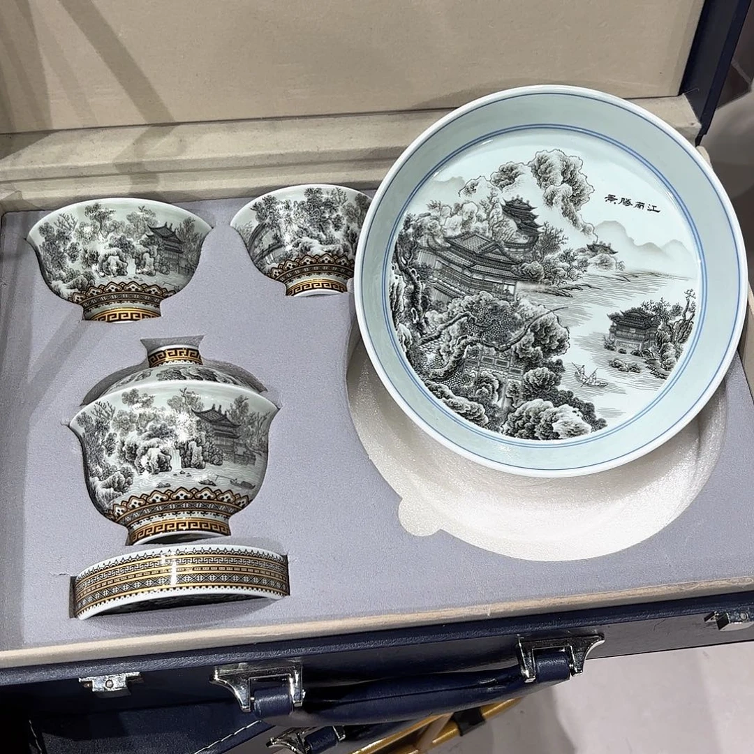 瓷片景德镇瓷器精品陈列