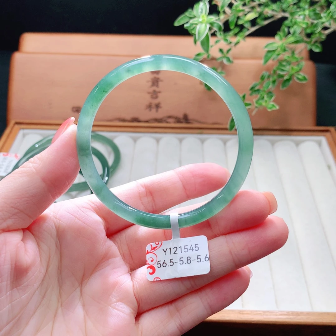 未镶嵌手镯（圆镯）翡翠