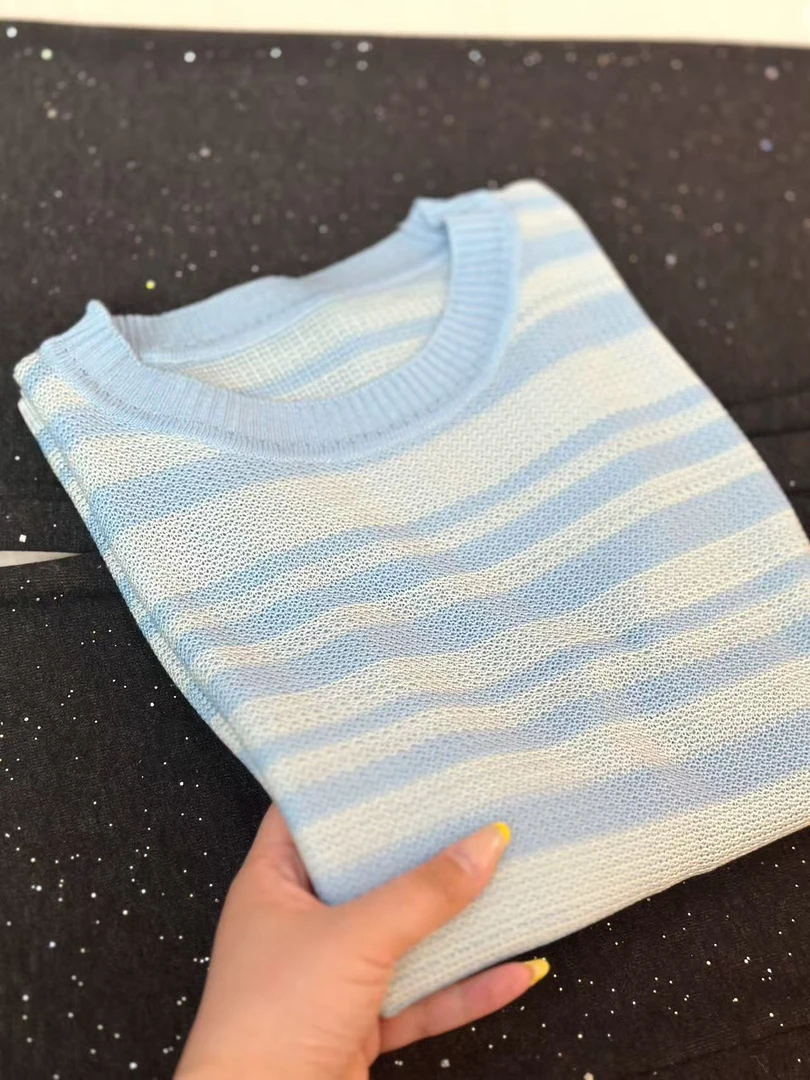 海盐撞色/简约宽松清新透气条纹圆领短袖052701