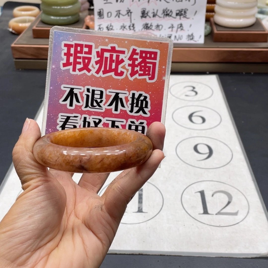 篠****未镶嵌手镯石英质玉