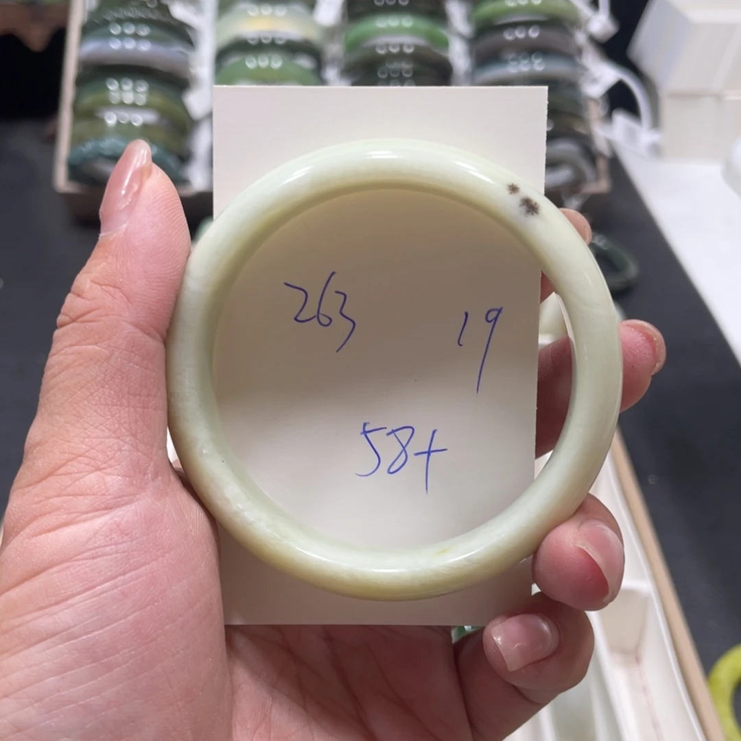 未镶嵌蛇纹石玉手镯
