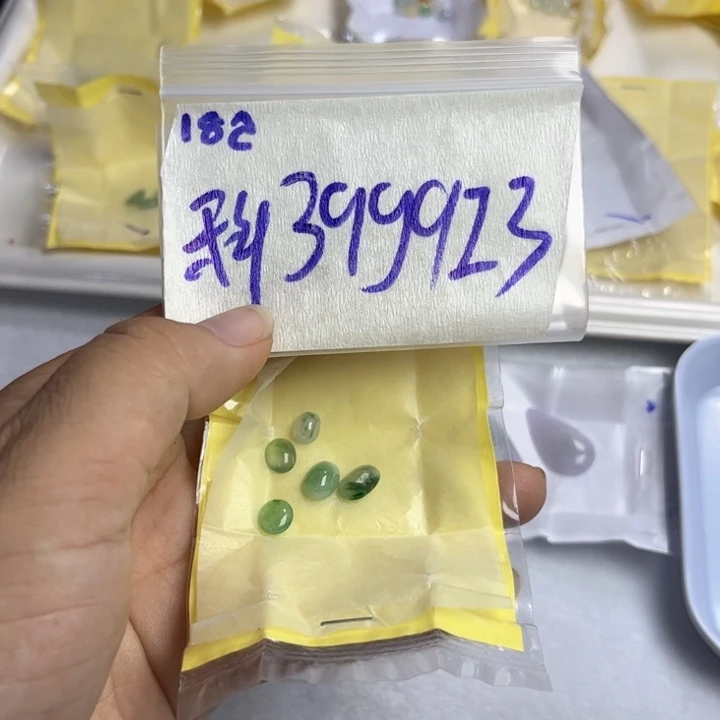 科***猪未镶嵌定制翡翠不退
