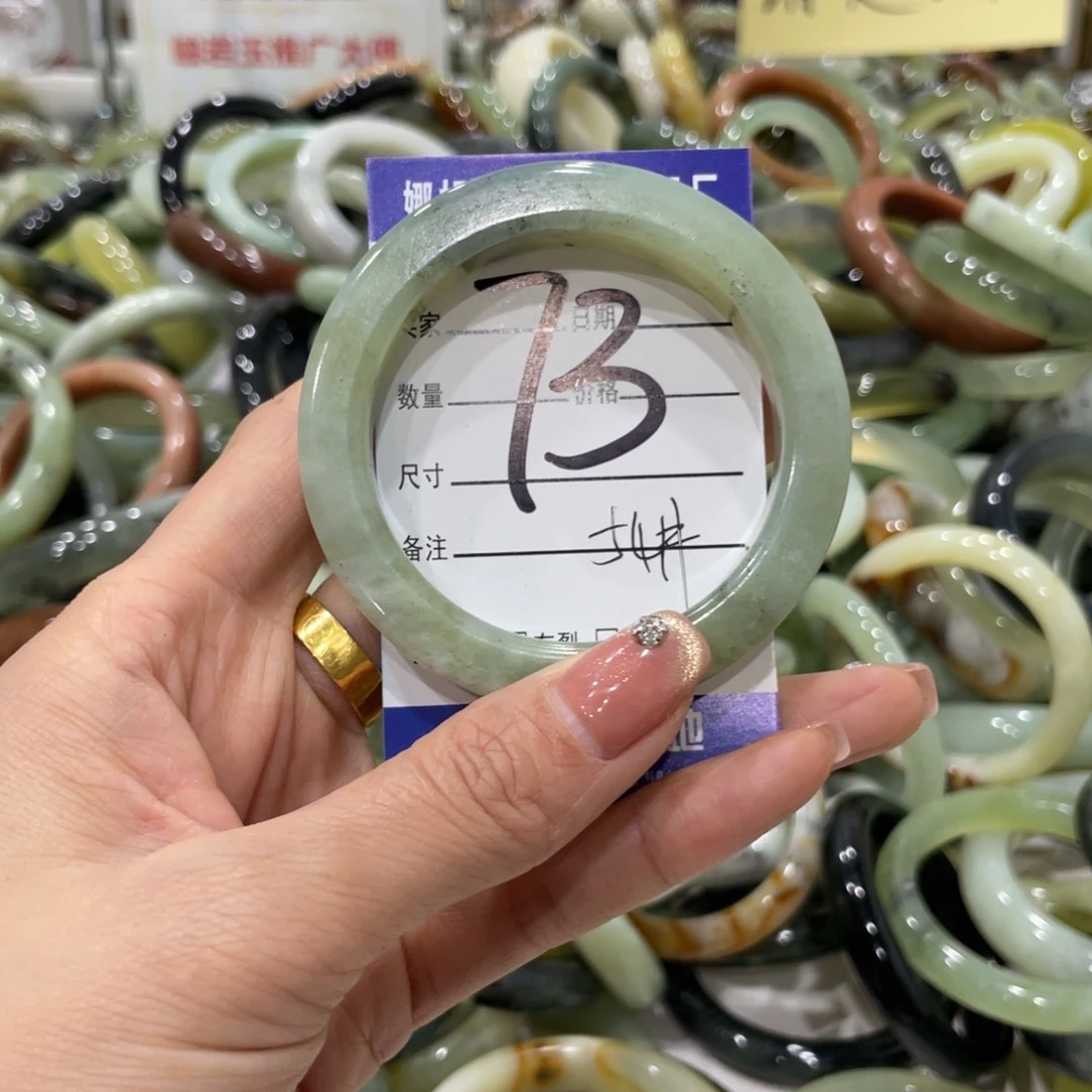 蛇纹石玉手镯未镶嵌