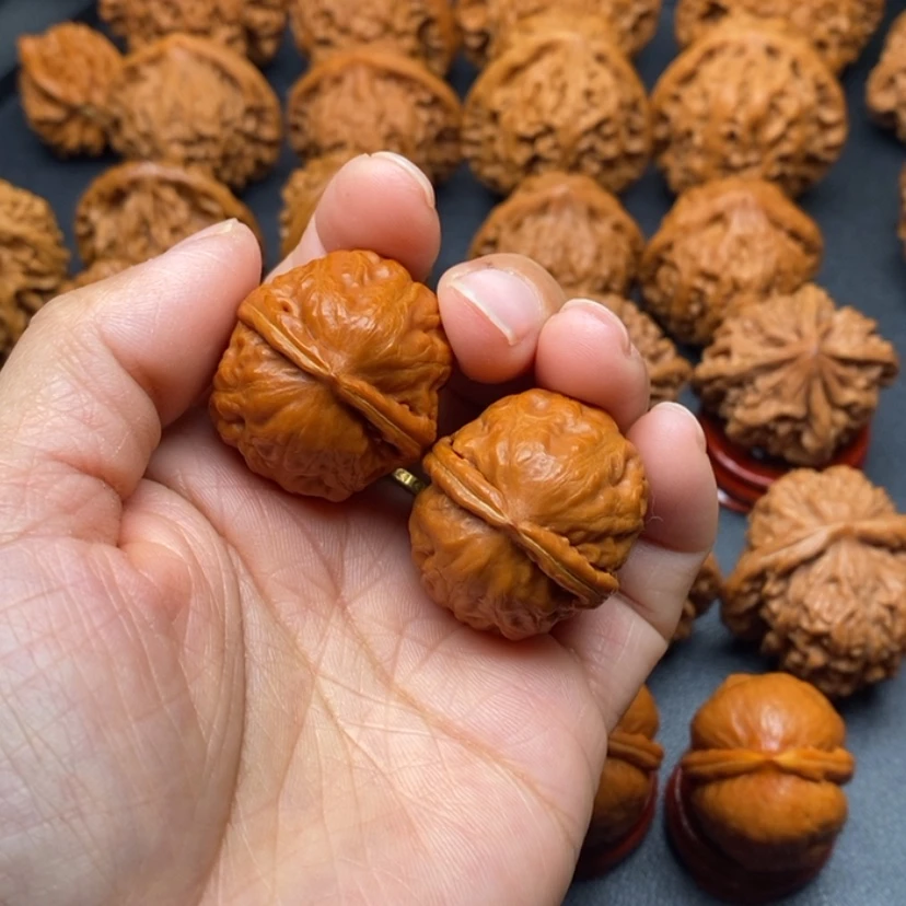 【闪购商品】文玩核桃把件蛇皮球bu