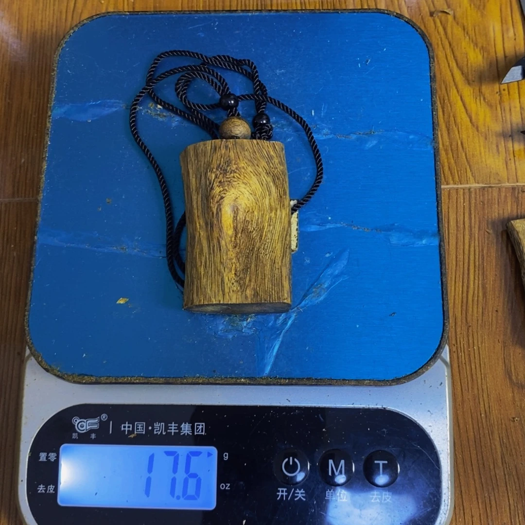 无***题沉香沉香碎屑白棋牌子15.6克