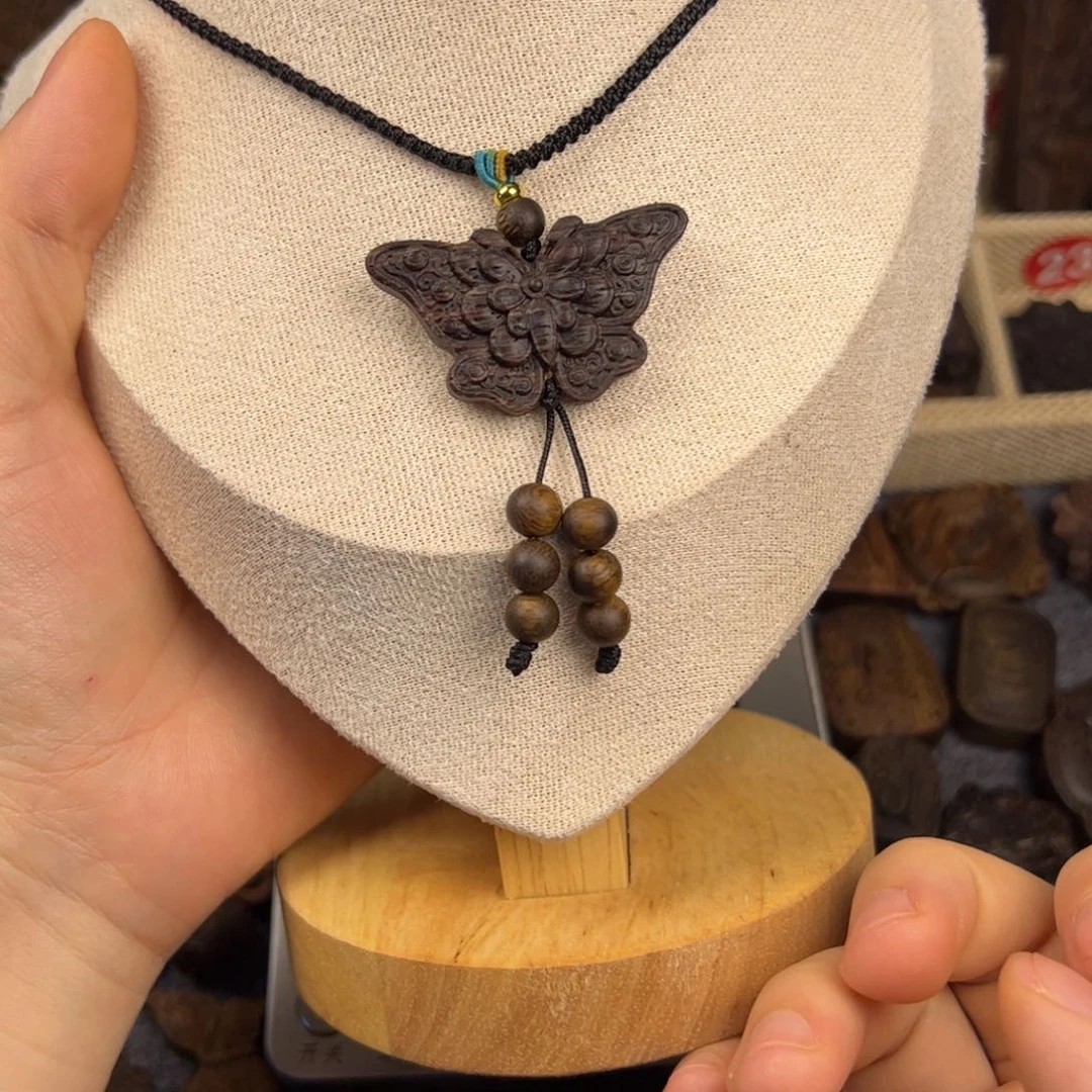 海南蝴蝶随行脖挂