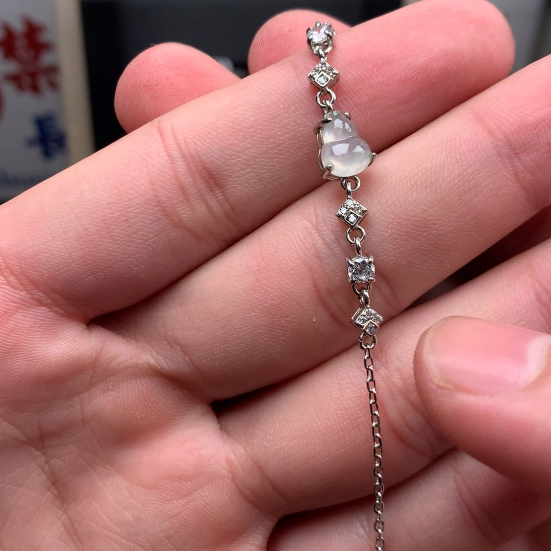 翡翠未镶嵌颈饰你是