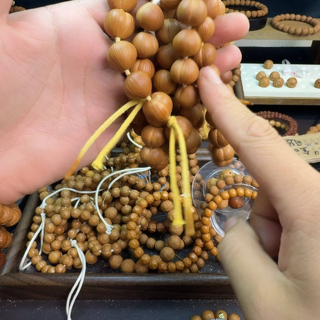 吊坠龙脊菩提黑点款小屁桃