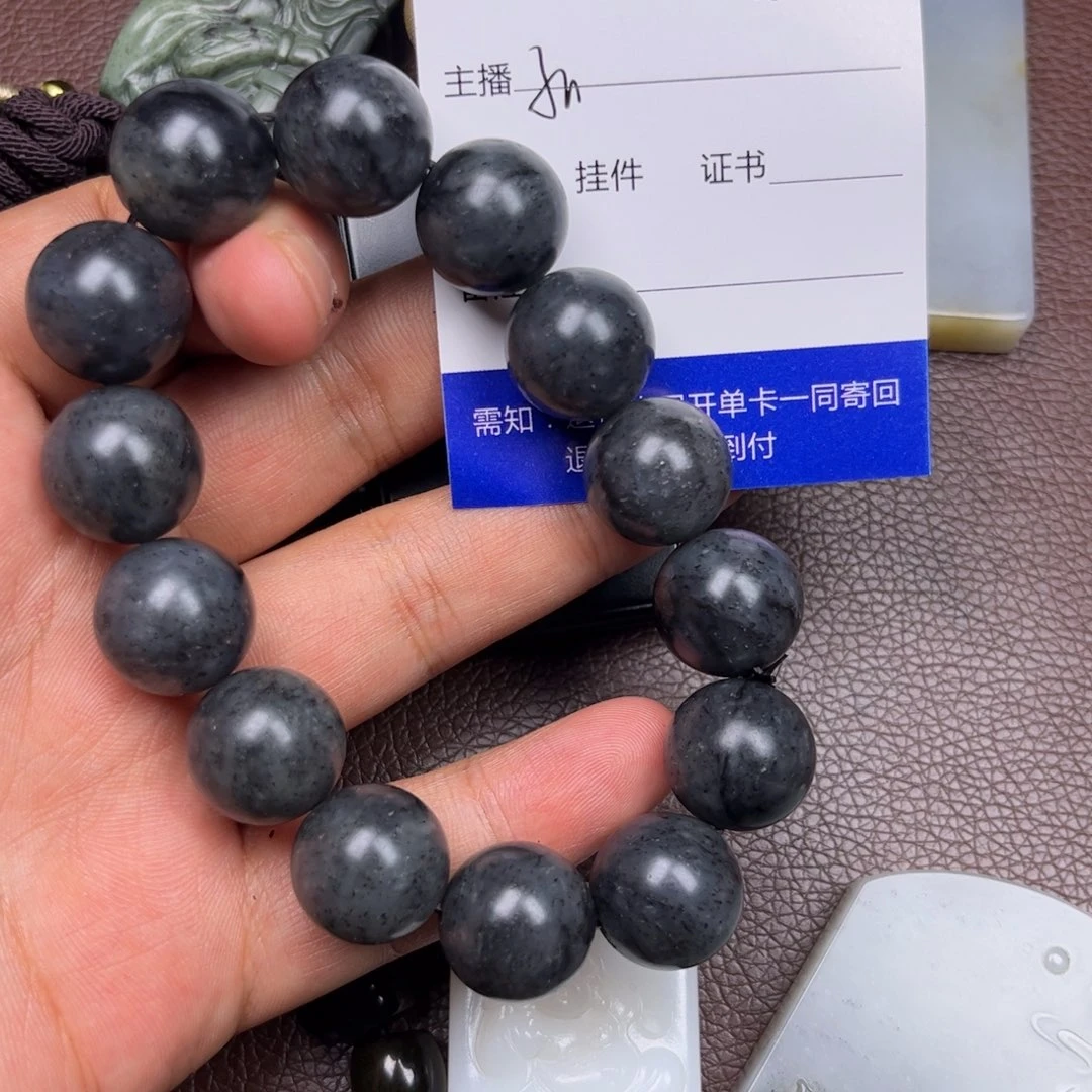 Y***和田玉未镶嵌挂件