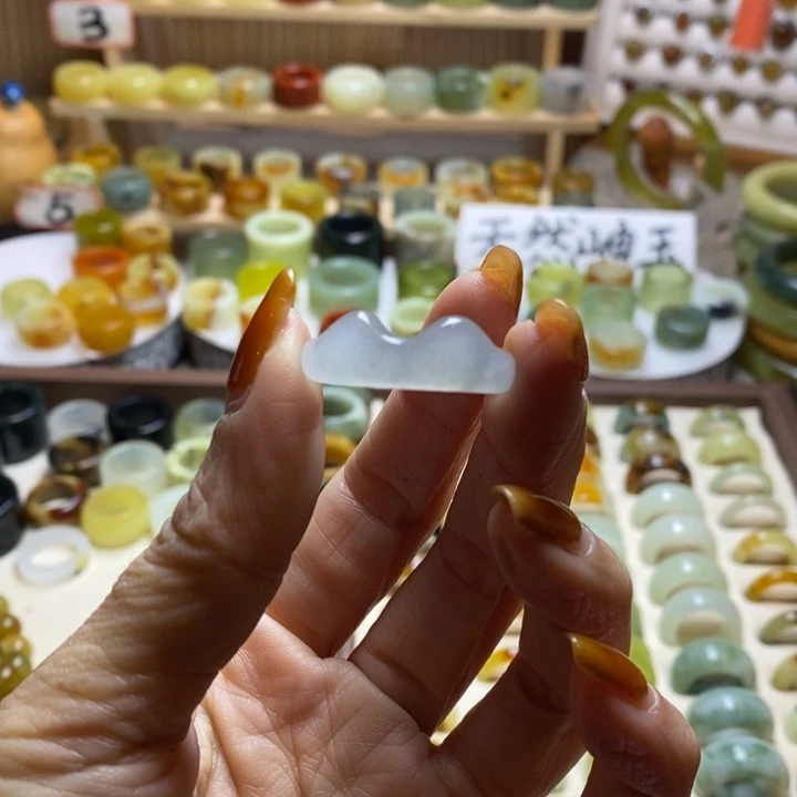 岫玉未镶嵌戒圈岫玉精品指环内径 16 到 19 随机发一个