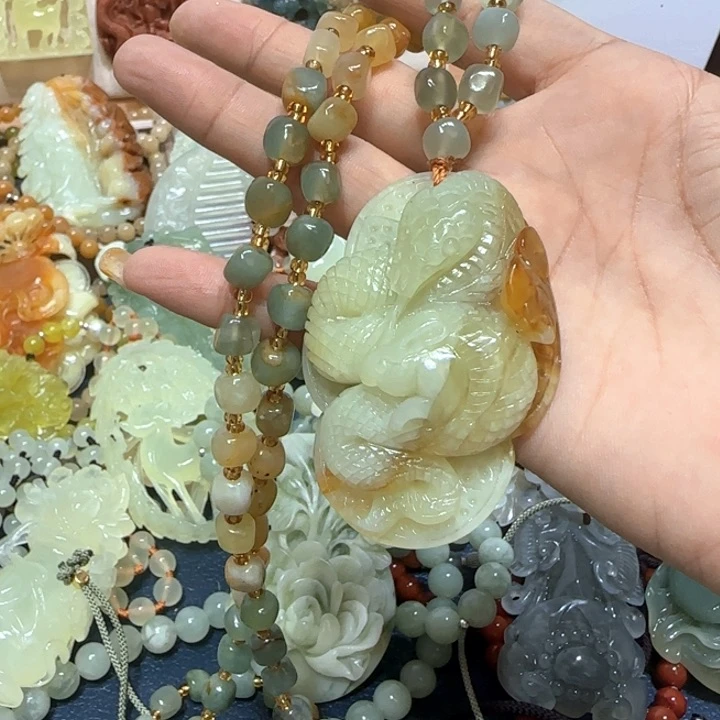 合金蛇纹石玉吊坠