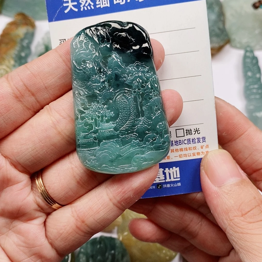 翡翠未镶嵌颈饰山水龙牌