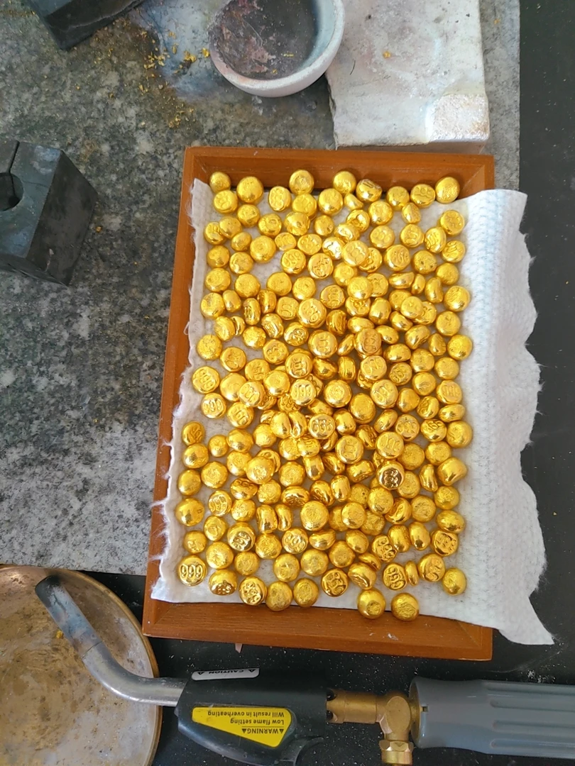 矿金炉内提纯金豆豆5-7克可给地师傅纯手工用模具改款首饰