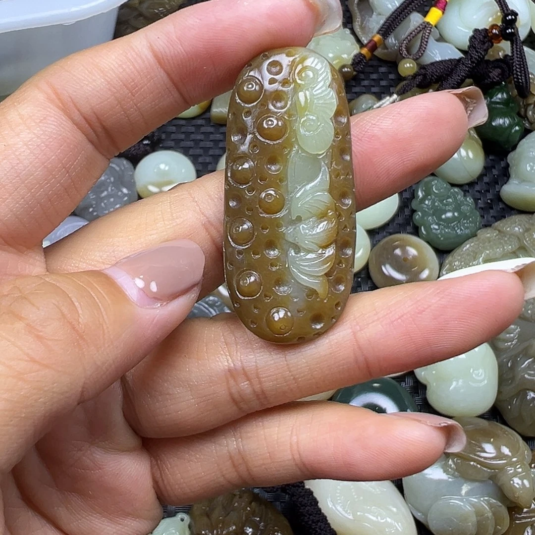 和田玉未镶嵌颈饰卡45