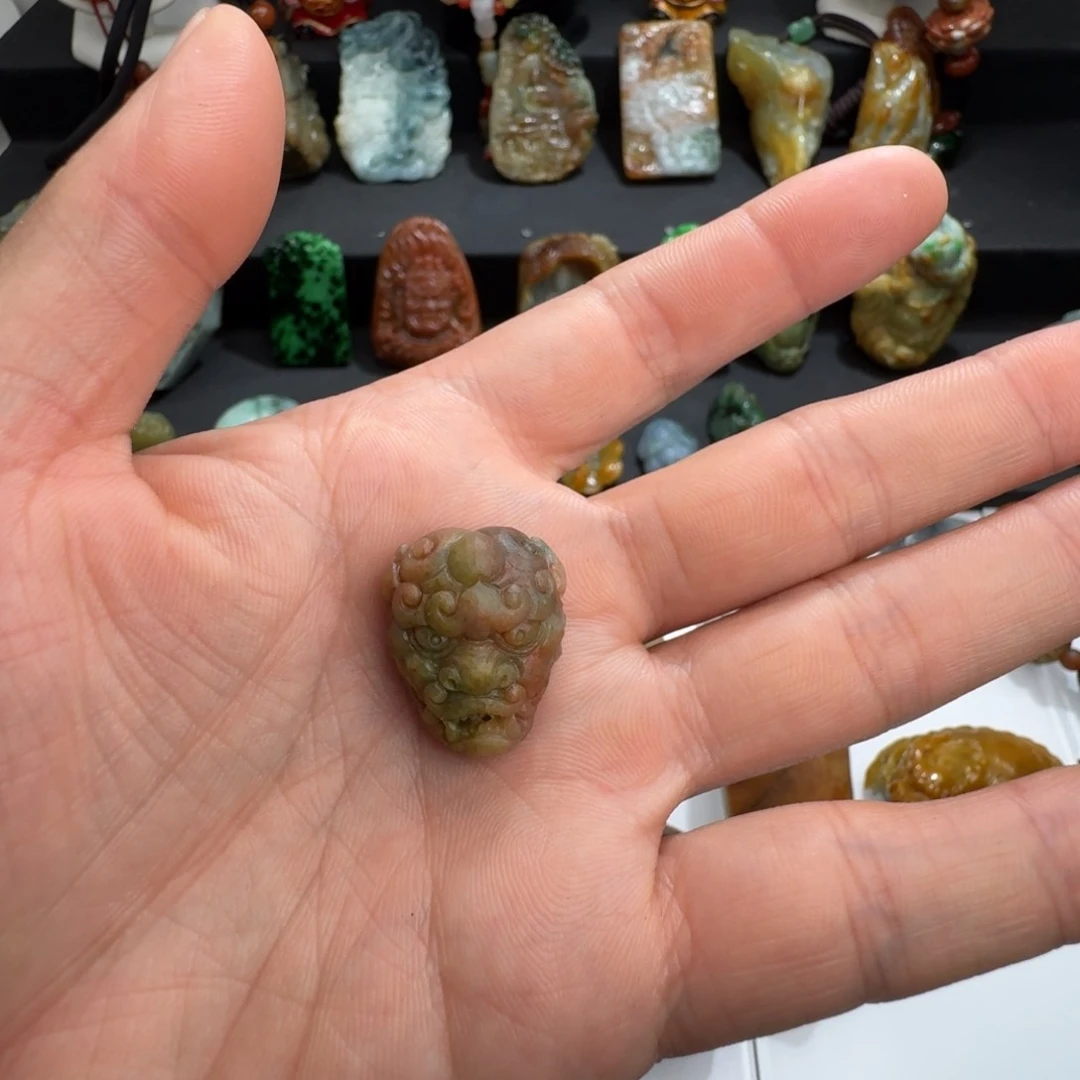 翡翠未镶嵌颈饰往**烟翡翠挂件