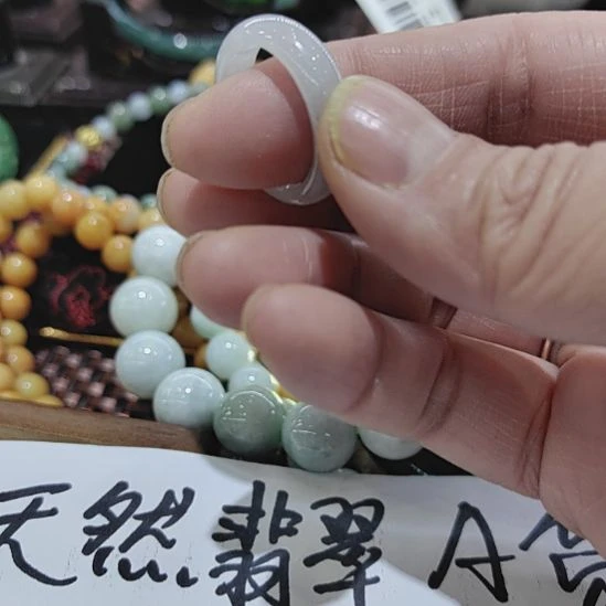 和田玉（翠青玉）未镶嵌耳饰