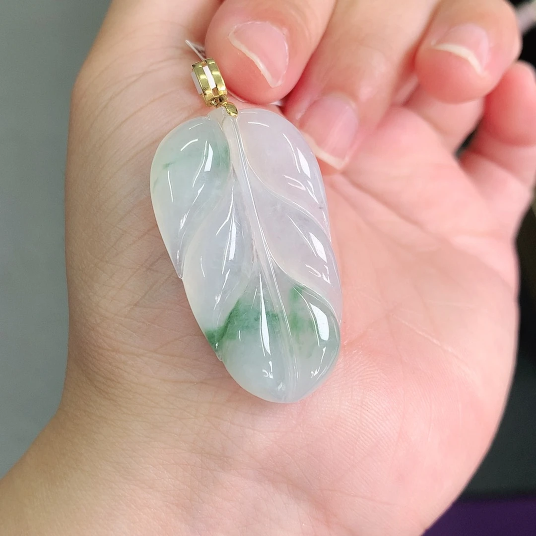 翡翠18K金镶嵌颈饰飘绿大叶子40-23-5.4