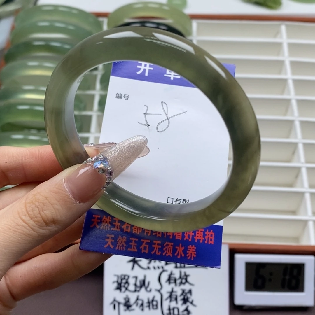 蛇纹石玉手镯未镶嵌