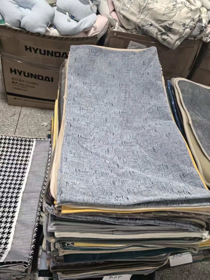 《厚广家》3楼90×90杂款优质雪尼尔防滑沙发垫 发1张，不挑款