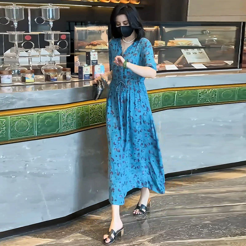 蓝色印花法式连衣裙女夏季2025新款高端轻奢气质时尚v领显瘦长裙