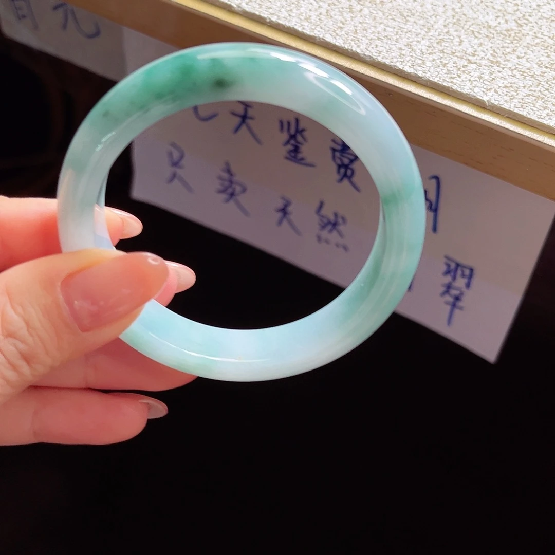 翡翠手镯未镶嵌手镯