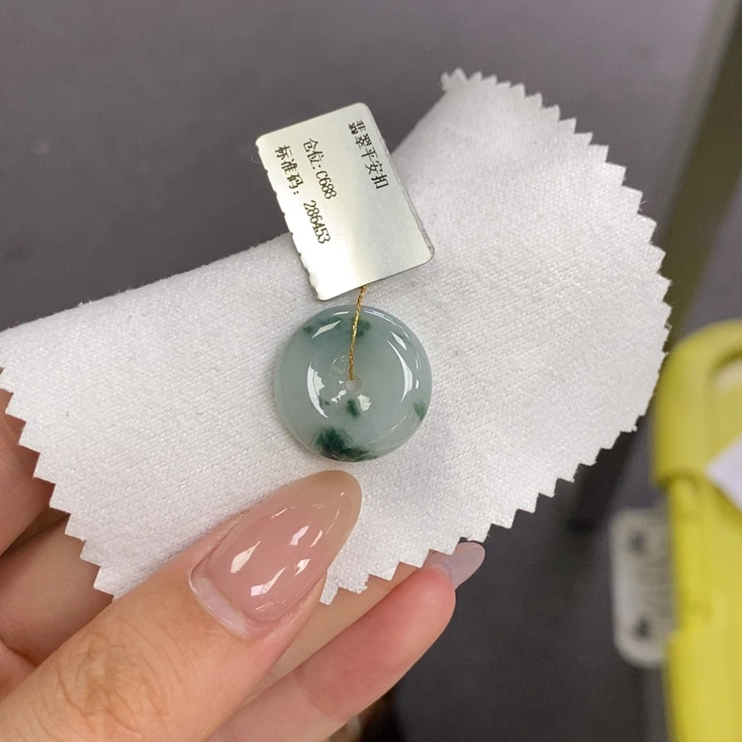 【闪购商品】翡翠未镶嵌颈饰平安扣