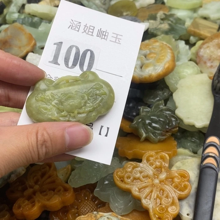 未镶嵌蛇纹石玉颈饰