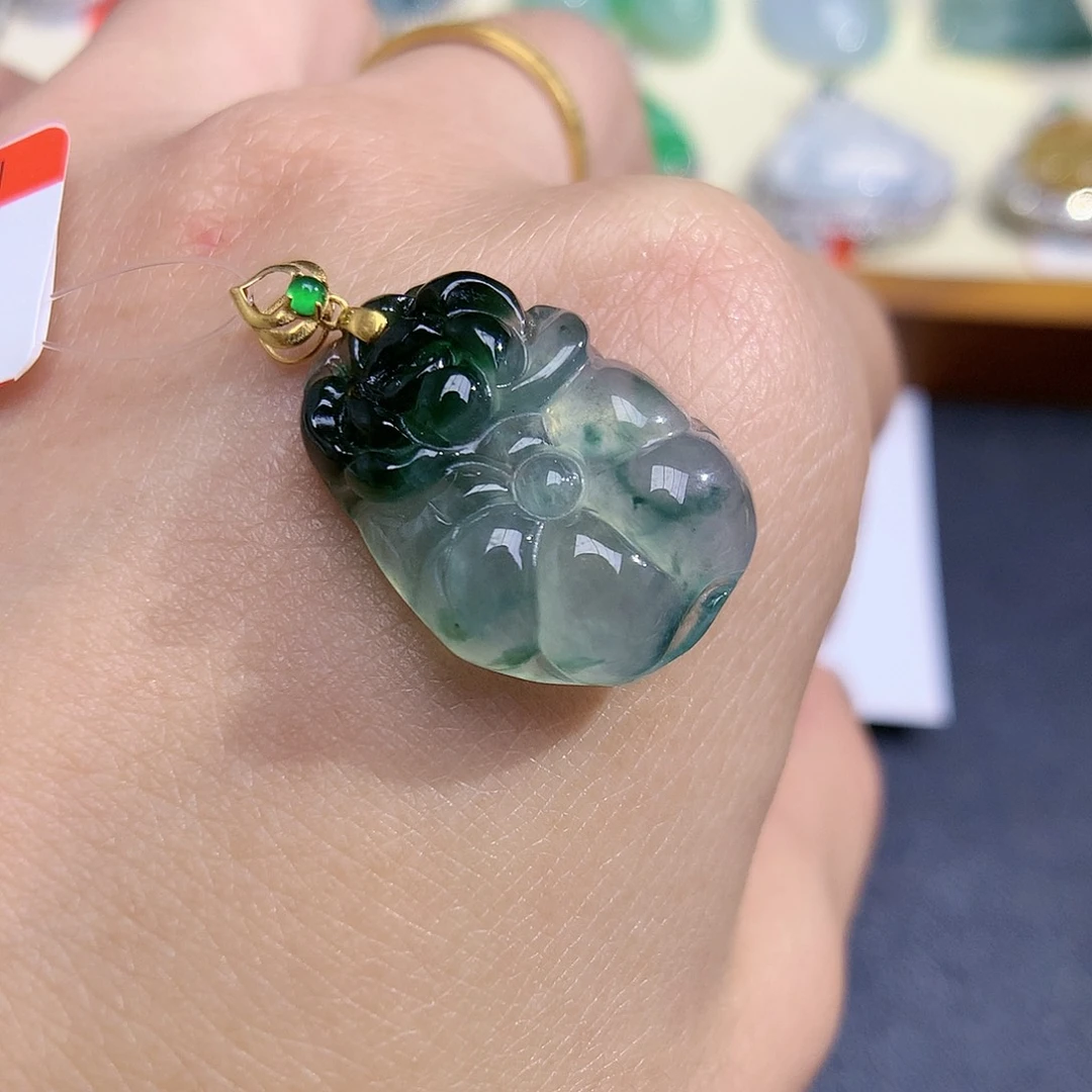 翡翠颈饰18K金镶嵌荷花