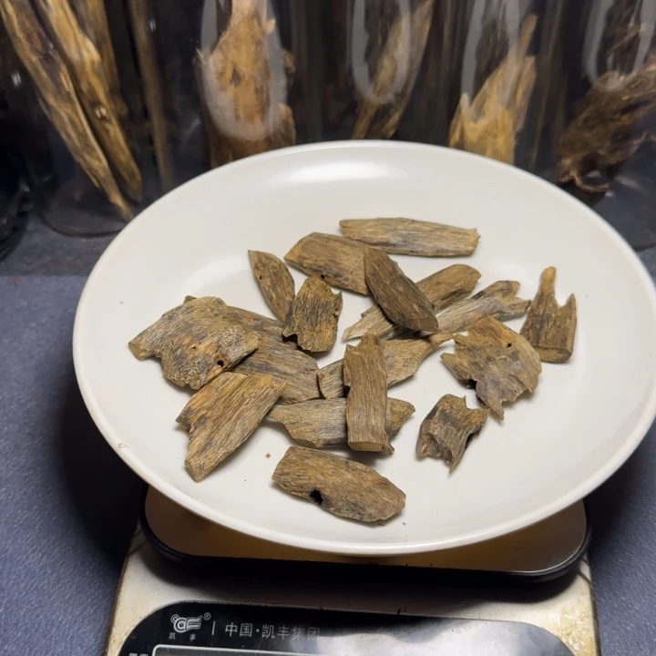 树脂制品和*海南陆河块料50克