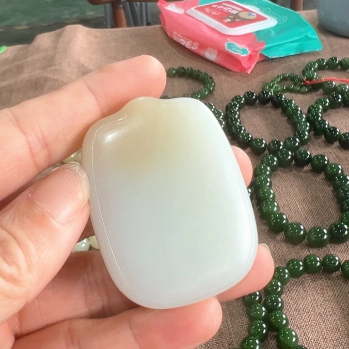 和田玉（糖玉）未镶嵌颈饰