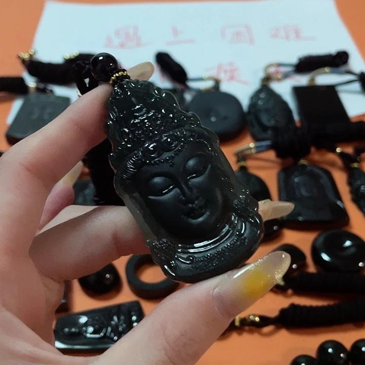 翡翠颈饰未镶嵌心****好