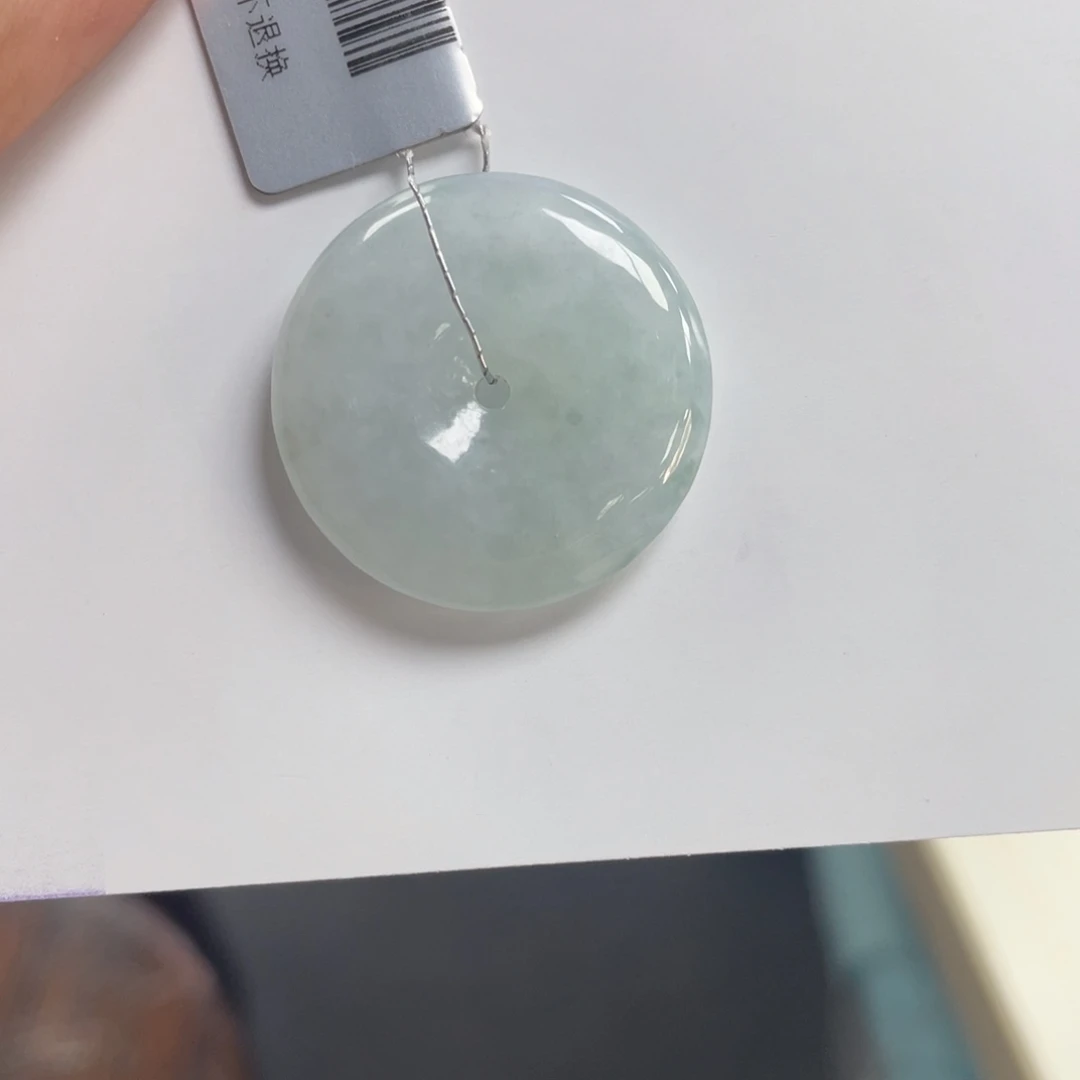 翡翠颈饰未镶嵌平安扣