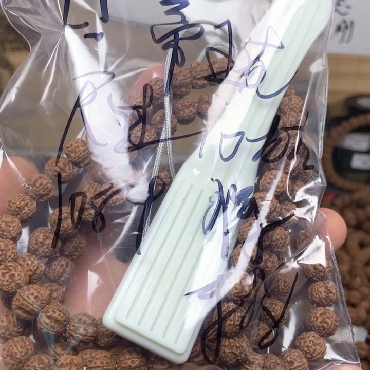L***！吊坠金刚菩提帝王花108+尺寸10左右保手持