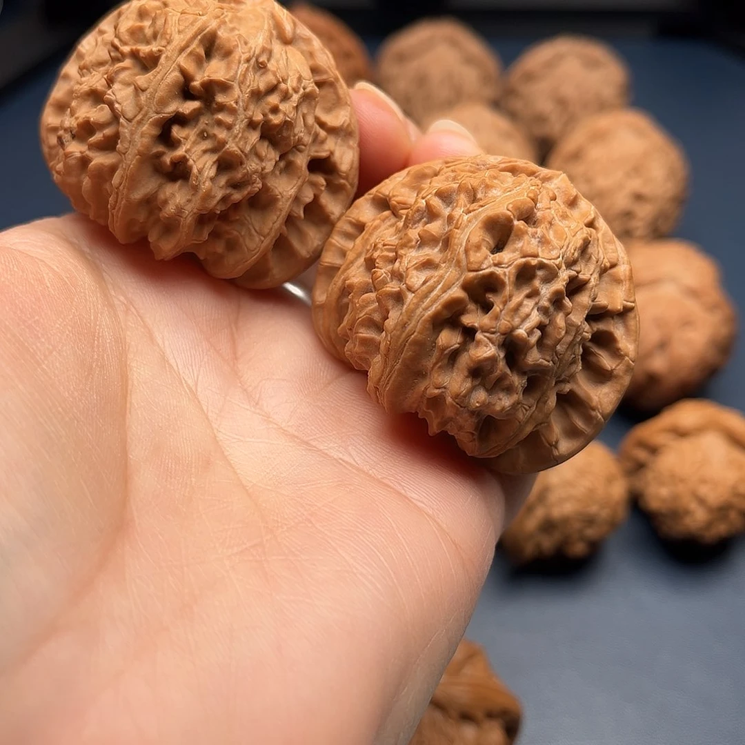 把件文玩核桃那***牙43三角白