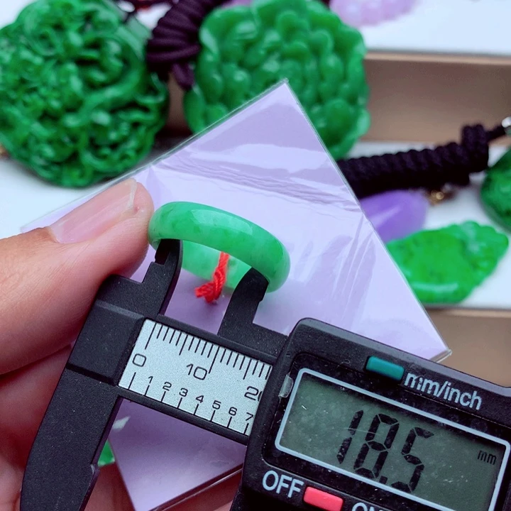 翡翠未镶嵌戒指戒指