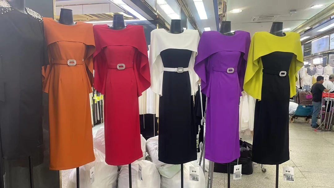 法式赫本风连衣裙女2025夏季新款设计感小众气质收腰显瘦撞色裙子