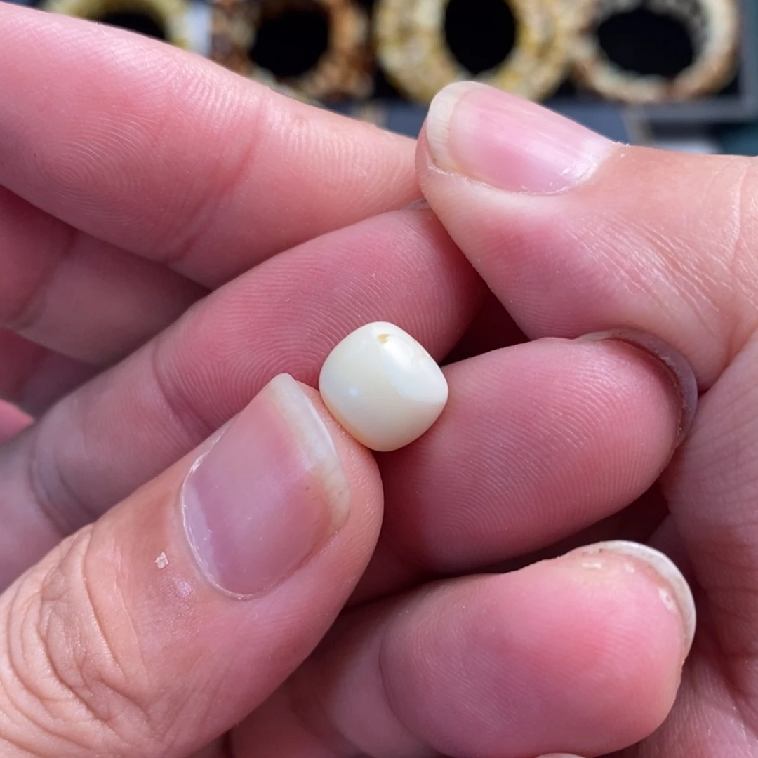 蜜蜡未镶嵌裸石10.3mm白蜡