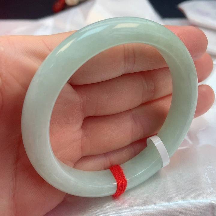 翡翠手镯未镶嵌54圈