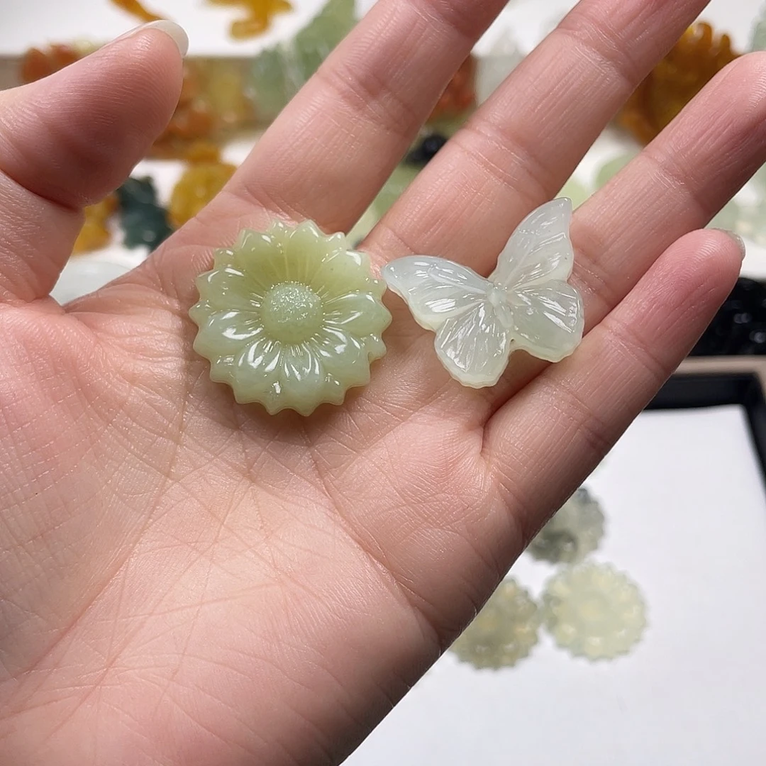 k***.蛇纹石玉未镶嵌颈饰